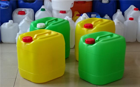 四川吨桶厂家浅析200L塑料桶在进行罐装时需要注意哪些事项
