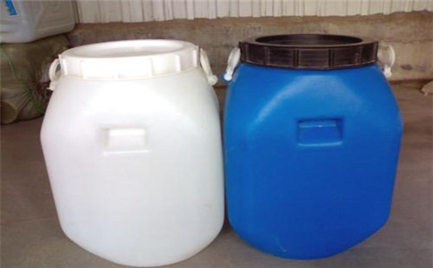 云南吨桶厂家为您介绍造成塑料桶渗水的原因有哪些